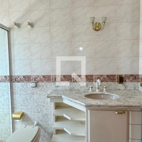 Casa de condomínio à venda com 975m², 4 quartos e 8 vagasBanheiro da Suíte 4