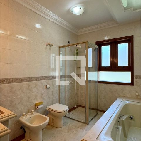 Casa de condomínio à venda com 975m², 4 quartos e 8 vagasBanheiro da Suíte 1