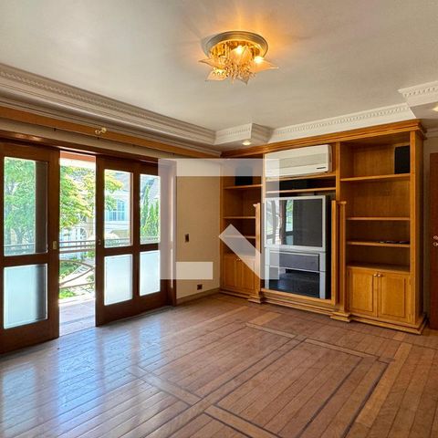 Casa de condomínio à venda com 975m², 4 quartos e 8 vagasSala de TV