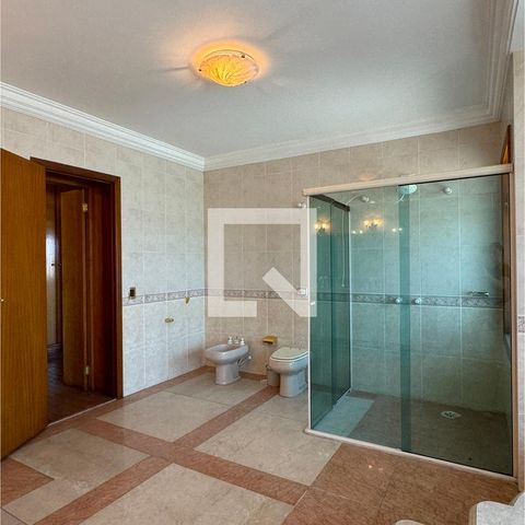 Casa de condomínio à venda com 975m², 4 quartos e 8 vagasBanheiro da Suíte 2