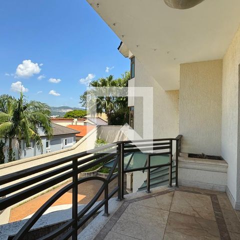 Casa de condomínio à venda com 975m², 4 quartos e 8 vagasSacada