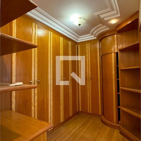 Casa de condomínio à venda com 975m², 4 quartos e 8 vagasCloset da suíte 1