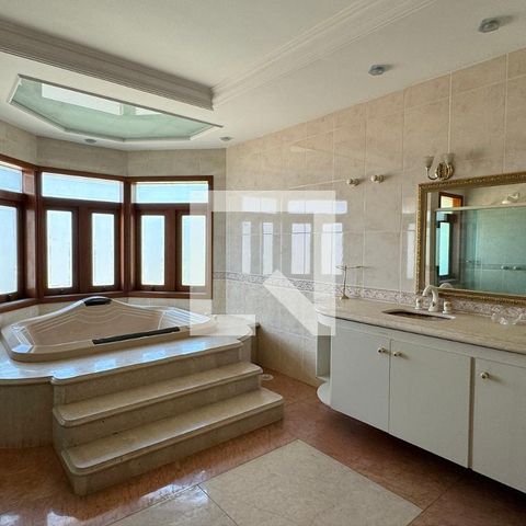 Casa de condomínio à venda com 975m², 4 quartos e 8 vagasBanheiro da Suíte 2