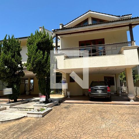 Casa de condomínio à venda com 975m², 4 quartos e 8 vagasFachada
