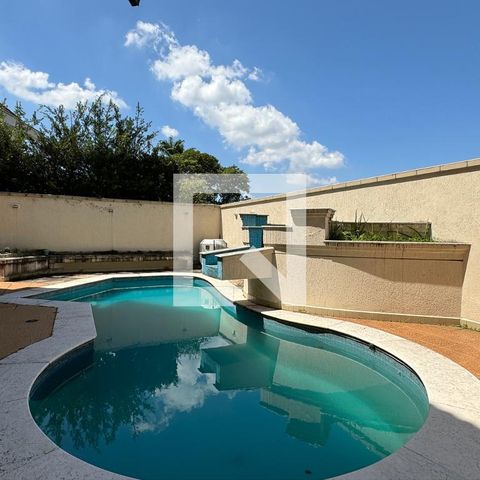 Casa de condomínio à venda com 975m², 4 quartos e 8 vagasPiscina
