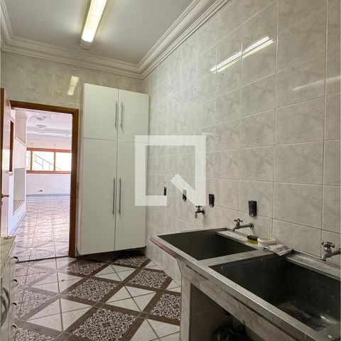 Casa de condomínio à venda com 975m², 4 quartos e 8 vagasÁrea de Serviço