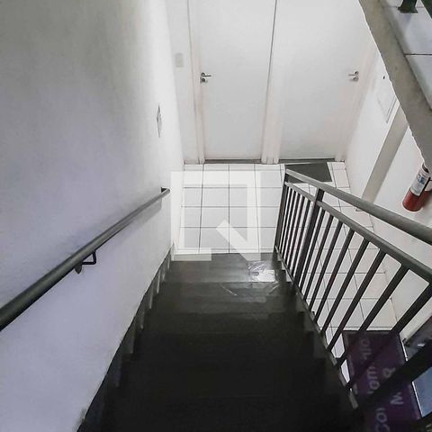 Apartamento à venda com 40m², 2 quartos e 1 vaga Apartamento à venda com 40m², 2 quartos e 1 vagaEscada