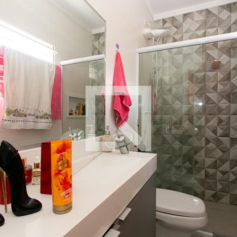 Casa à venda com 110m², 3 quartos e 2 vagasBanheiro da Suíte 1