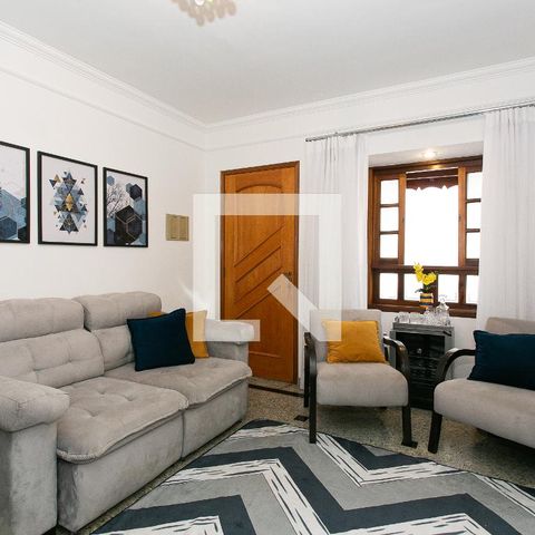 Casa à venda com 110m², 3 quartos e 2 vagasSala