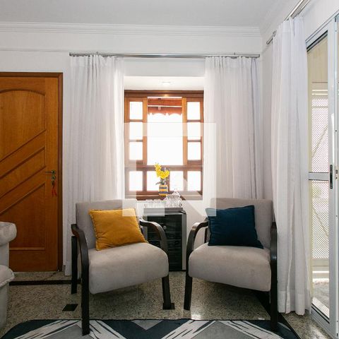 Casa à venda com 110m², 3 quartos e 2 vagasSala