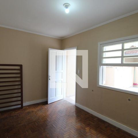 Casa à venda com 180m², 3 quartos e 2 vagasQuarto de Serviço - Suíte