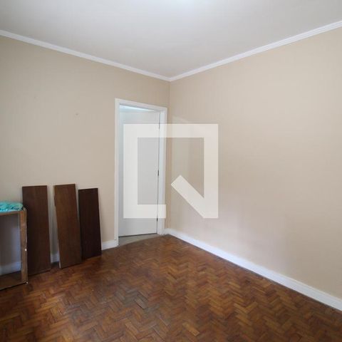 Casa à venda com 180m², 3 quartos e 2 vagasQuarto de Serviço - Suíte