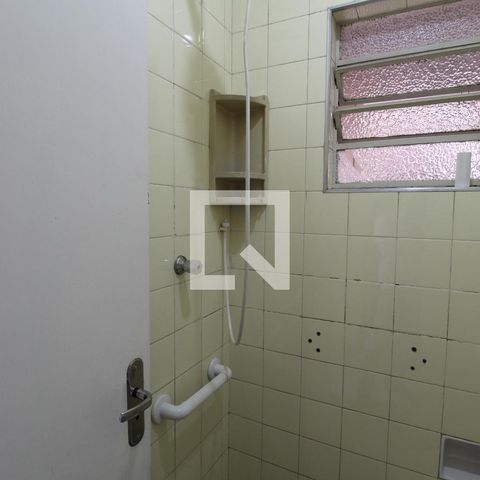 Casa à venda com 180m², 3 quartos e 2 vagasBanheiro do Quintal