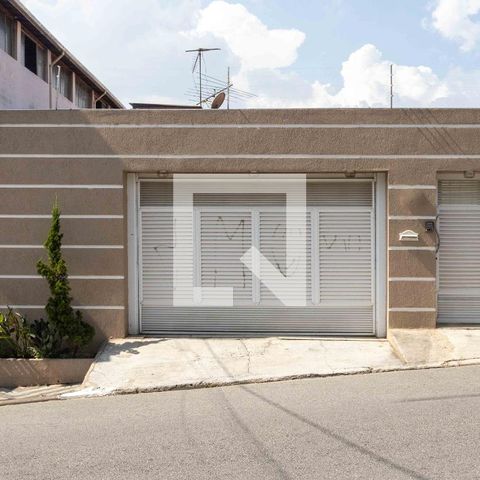 Casa para alugar com 660m², 4 quartos e 3 vagasFachada