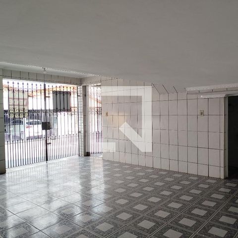 Casa à venda com 168m², 2 quartos e 2 vagas Casa à venda com 168m², 2 quartos e 2 vagasGaragem