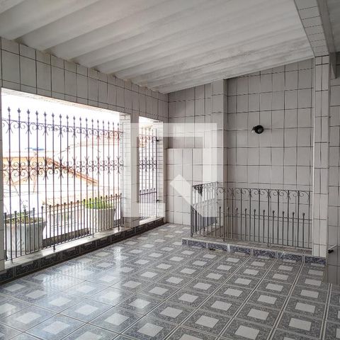 Casa à venda com 168m², 2 quartos e 2 vagas Casa à venda com 168m², 2 quartos e 2 vagasQuintal