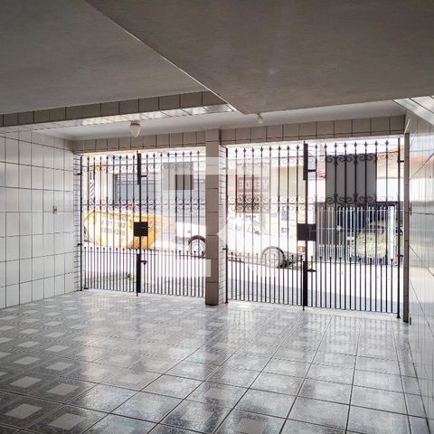 Casa à venda com 168m², 2 quartos e 2 vagas Casa à venda com 168m², 2 quartos e 2 vagasGaragem