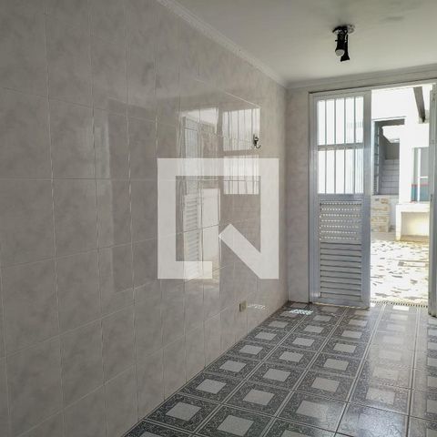 Casa à venda com 168m², 2 quartos e 2 vagas Casa à venda com 168m², 2 quartos e 2 vagasQuintal