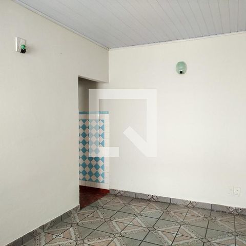 Casa à venda com 168m², 2 quartos e 2 vagas Casa à venda com 168m², 2 quartos e 2 vagasSala