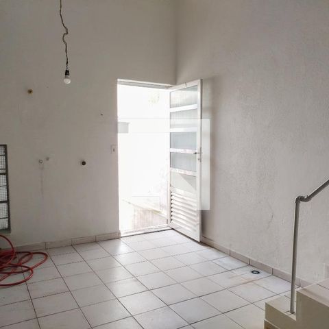 Casa à venda com 168m², 2 quartos e 2 vagas Casa à venda com 168m², 2 quartos e 2 vagasEdicula