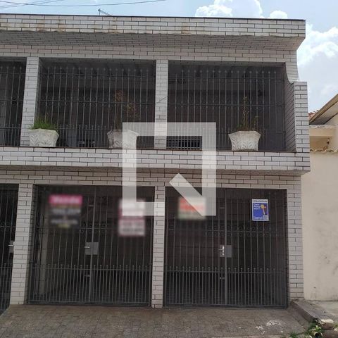 Casa à venda com 168m², 2 quartos e 2 vagas Casa à venda com 168m², 2 quartos e 2 vagasFrente da Casa