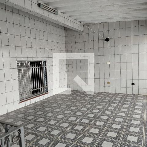 Casa à venda com 168m², 2 quartos e 2 vagas Casa à venda com 168m², 2 quartos e 2 vagasQuintal