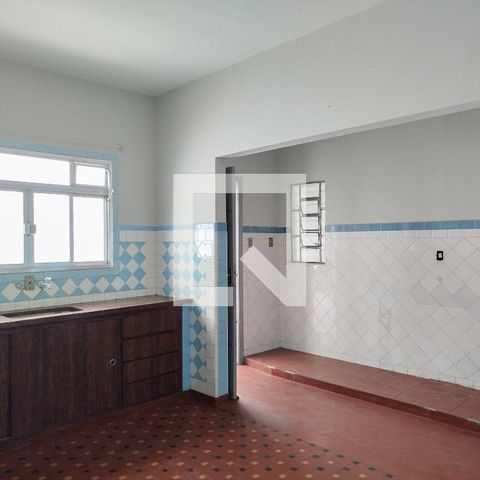 Casa à venda com 168m², 2 quartos e 2 vagas Casa à venda com 168m², 2 quartos e 2 vagasCozinha