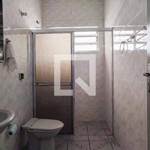Casa à venda com 168m², 2 quartos e 2 vagas Casa à venda com 168m², 2 quartos e 2 vagasBanheiro