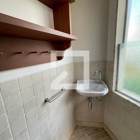 Casa à venda com 400m², 4 quartos e 5 vagas Casa à venda com 400m², 4 quartos e 5 vagasbanheiro piscina