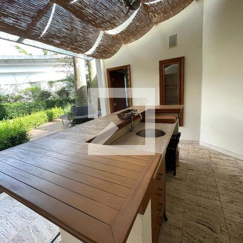 Casa à venda com 400m², 4 quartos e 5 vagas Casa à venda com 400m², 4 quartos e 5 vagasChurrasqueira