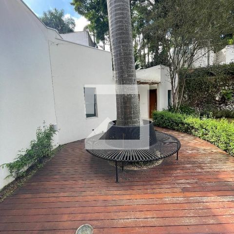 Casa à venda com 400m², 4 quartos e 5 vagas Casa à venda com 400m², 4 quartos e 5 vagasÁrea verde