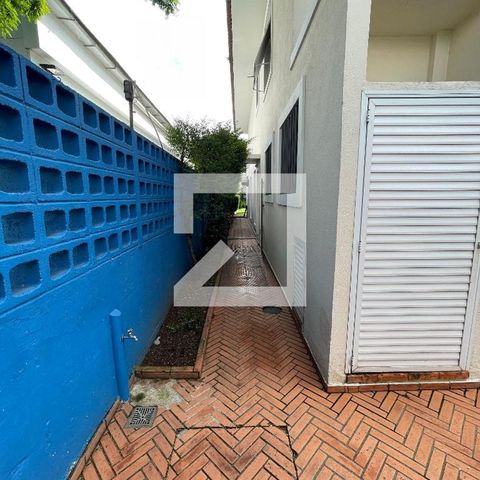 Casa à venda com 400m², 4 quartos e 5 vagas Casa à venda com 400m², 4 quartos e 5 vagasCorredor lateral