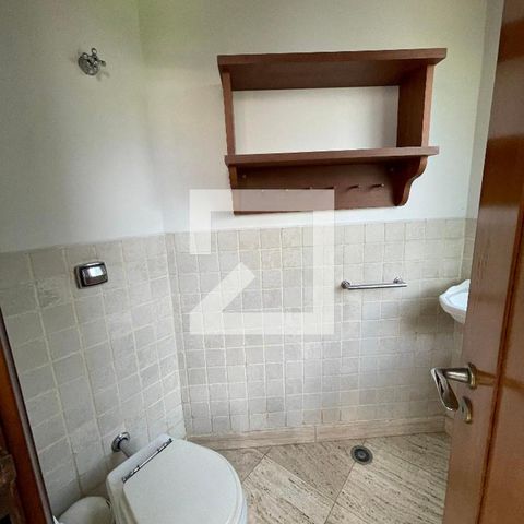 Casa à venda com 400m², 4 quartos e 5 vagas Casa à venda com 400m², 4 quartos e 5 vagasBanheiro piscina