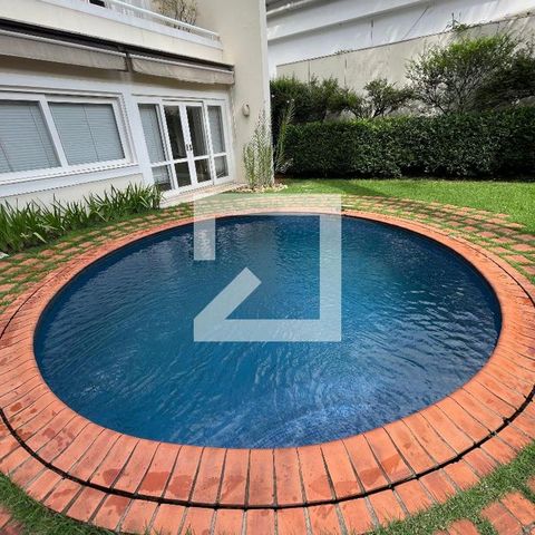 Casa à venda com 400m², 4 quartos e 5 vagas Casa à venda com 400m², 4 quartos e 5 vagasPiscina
