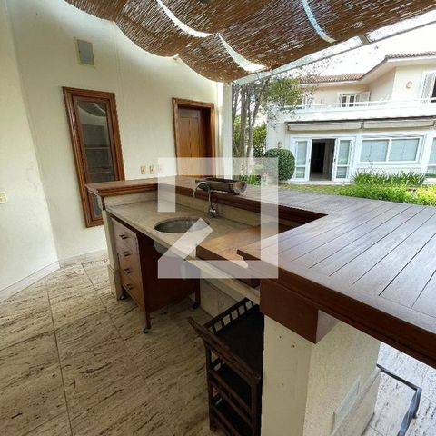 Casa à venda com 400m², 4 quartos e 5 vagas Casa à venda com 400m², 4 quartos e 5 vagasChurrasqueira