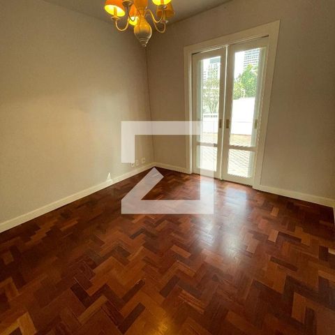 Casa à venda com 400m², 4 quartos e 5 vagas Casa à venda com 400m², 4 quartos e 5 vagasQuarto 3