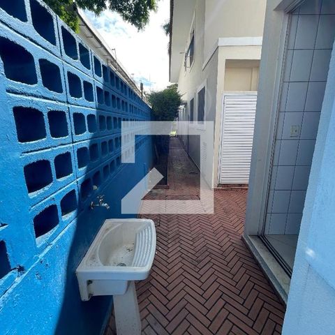 Casa à venda com 400m², 4 quartos e 5 vagas Casa à venda com 400m², 4 quartos e 5 vagasÁrea de Serviço