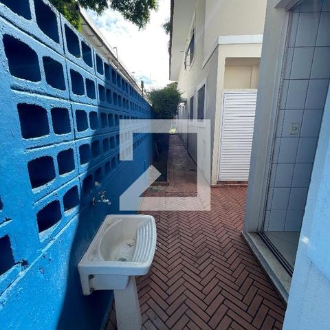 Casa à venda com 400m², 4 quartos e 5 vagas Casa à venda com 400m², 4 quartos e 5 vagasÁrea de Serviço