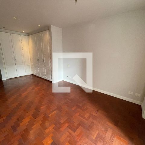 Casa à venda com 400m², 4 quartos e 5 vagas Casa à venda com 400m², 4 quartos e 5 vagasSuíte master