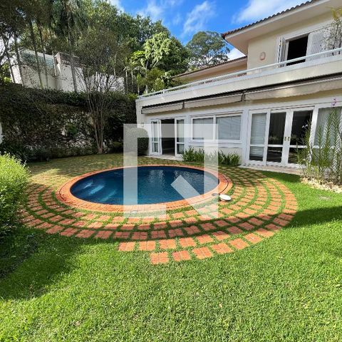 Casa à venda com 400m², 4 quartos e 5 vagas Casa à venda com 400m², 4 quartos e 5 vagasQuintal