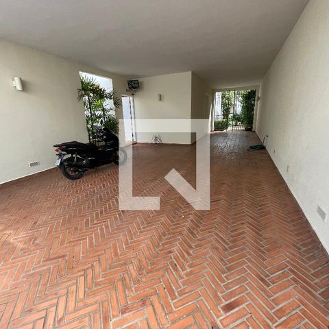 Casa à venda com 400m², 4 quartos e 5 vagas Casa à venda com 400m², 4 quartos e 5 vagasGaragem 1
