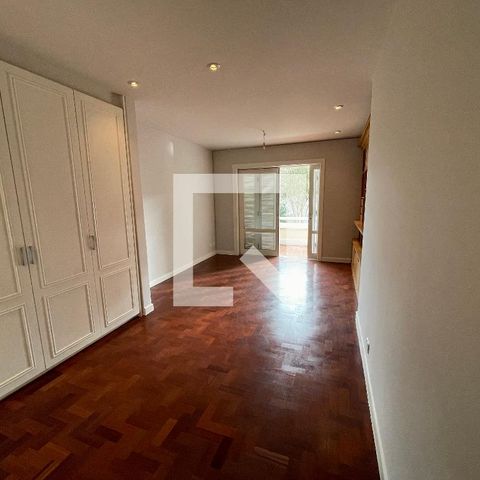 Casa à venda com 400m², 4 quartos e 5 vagas Casa à venda com 400m², 4 quartos e 5 vagasSuíte master
