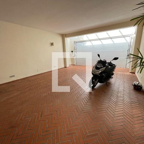 Casa à venda com 400m², 4 quartos e 5 vagas Casa à venda com 400m², 4 quartos e 5 vagasGaragem 1