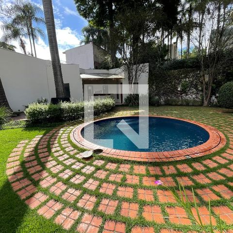 Casa à venda com 400m², 4 quartos e 5 vagas Casa à venda com 400m², 4 quartos e 5 vagasQuintal