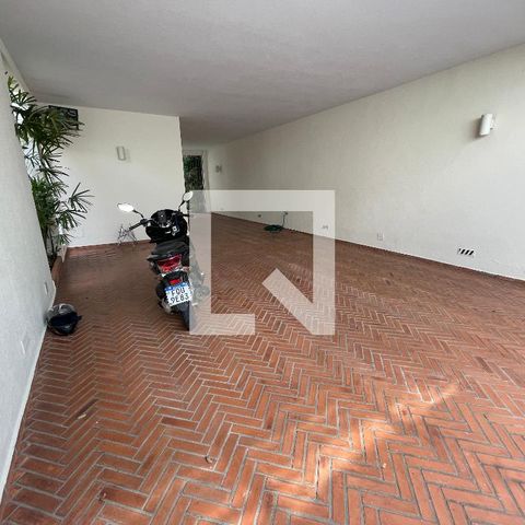 Casa à venda com 400m², 4 quartos e 5 vagas Casa à venda com 400m², 4 quartos e 5 vagasGaragem 1
