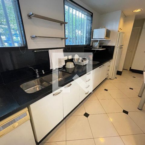 Casa à venda com 400m², 4 quartos e 5 vagas Casa à venda com 400m², 4 quartos e 5 vagasCozinha