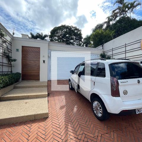 Casa à venda com 400m², 4 quartos e 5 vagas Casa à venda com 400m², 4 quartos e 5 vagasFachada casa