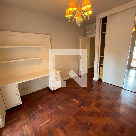 Casa à venda com 400m², 4 quartos e 5 vagas Casa à venda com 400m², 4 quartos e 5 vagasSuíte 2