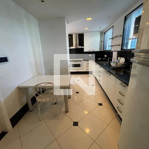 Casa à venda com 400m², 4 quartos e 5 vagas Casa à venda com 400m², 4 quartos e 5 vagasCozinha