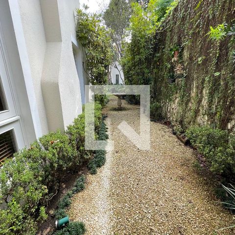 Casa à venda com 400m², 4 quartos e 5 vagas Casa à venda com 400m², 4 quartos e 5 vagasJardim de inverno